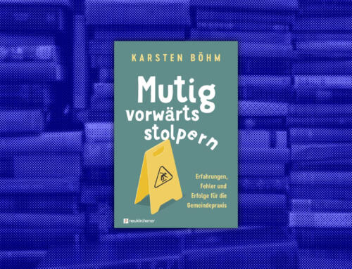 Buchtipp: „Mutig vorwärts stolpern. Erfahrungen, Fehler und Erfolge für die Gemeindepraxis“